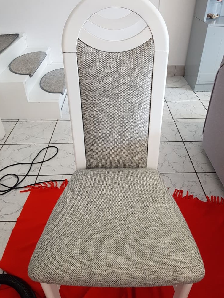 Wyprana tapicerka krzesła